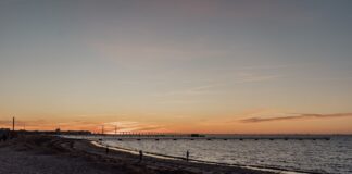 Malmös badplatser – en sommar vid Öresunds stränder Ribersborg beach Malmö Sweden Öresund summer — Foto: Karthick Gislen / Unsplash