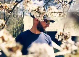 En äkta bihistoria Biodlaren Hannes Bonhoff med sina bin