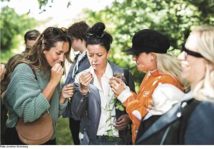 bild på människor gårdsbutiker halland